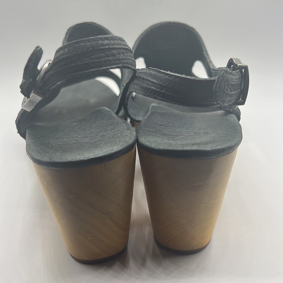 Ugg Black Leather Sandals - Picture 6 of 9